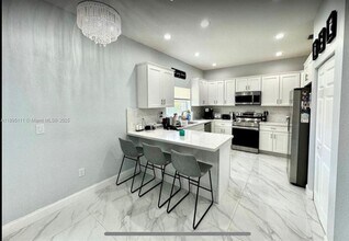 17025 NW 20th St in Pembroke Pines, FL - Building Photo - Building Photo