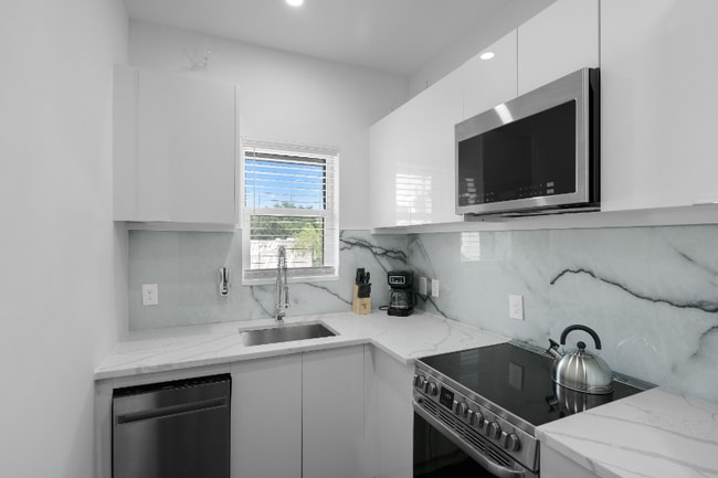 property at 927 S Howard Ave