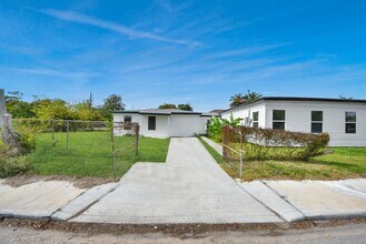 1203 W 6th St in Freeport, TX - Building Photo - Building Photo