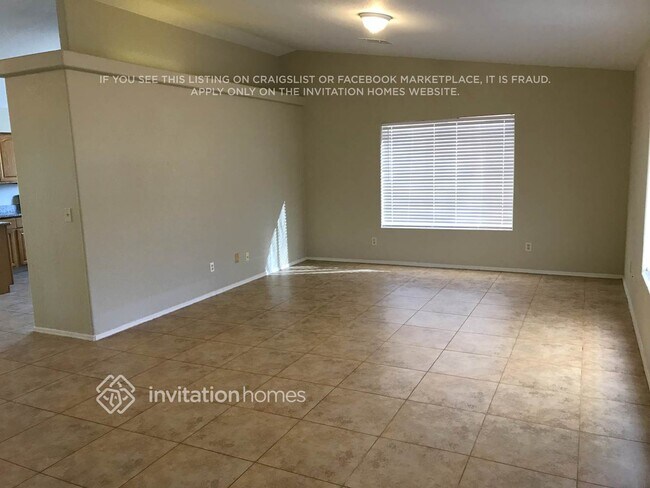 2110 W Roundup St in Apache Junction, AZ - Foto de edificio - Building Photo