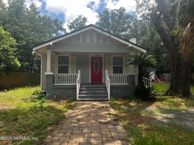 property at 1219 E 10th St
