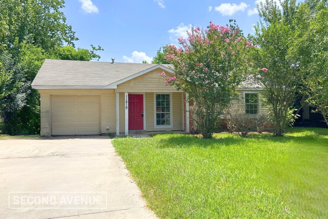 11819 Leitrim Way in Houston, TX - Foto de edificio