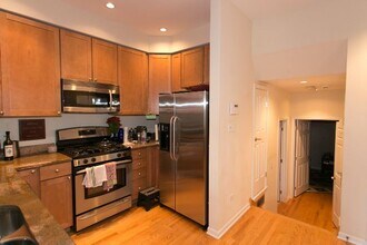 421 W Armitage Ave, Unit M00B in Chicago, IL - Foto de edificio - Building Photo