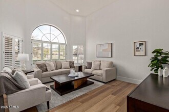 9393 E Hunter Ct in Scottsdale, AZ - Foto de edificio - Building Photo