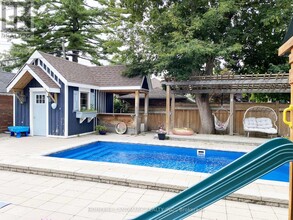 2600 Lake Shore Blvd W in Toronto, ON - Building Photo - Building Photo