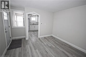 1356 Upper Wellington St in Hamilton, ON - Building Photo - Building Photo