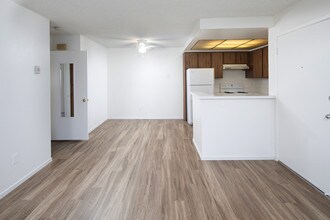 6046 Rancho Mission Rd in San Diego, CA - Building Photo - Building Photo