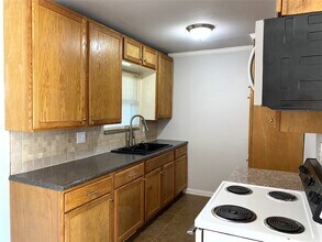 311 S 3rd St in La Porte, TX - Building Photo - Building Photo