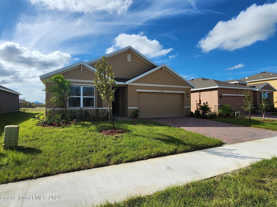 1232 McFarland Dr in West Melbourne, FL - Building Photo