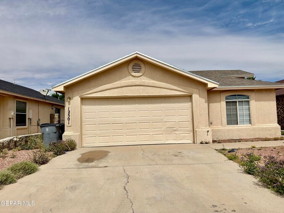 12501 Sombra Fuerte Dr in El Paso, TX - Building Photo