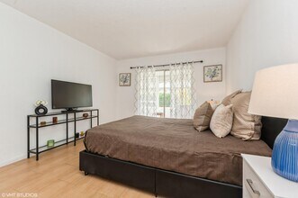 2581 Garden Dr S in Lake Worth Beach, FL - Building Photo - Building Photo