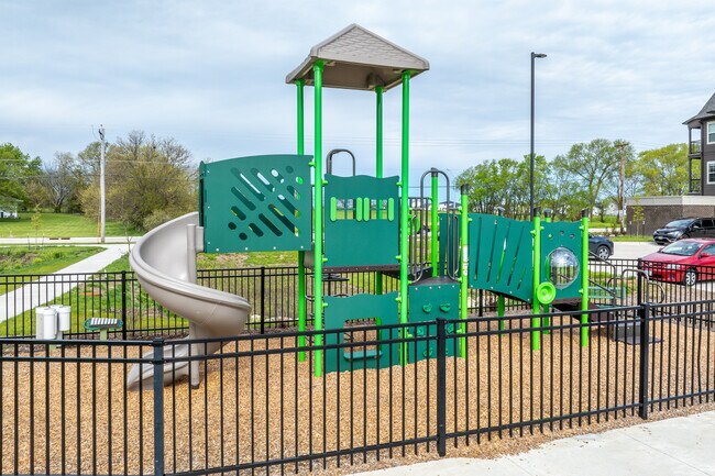 Pointe on 88th in West Des Moines, IA - Foto de edificio - Building Photo