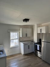 111 M T Holt Ave in Brookneal, VA - Building Photo - Building Photo
