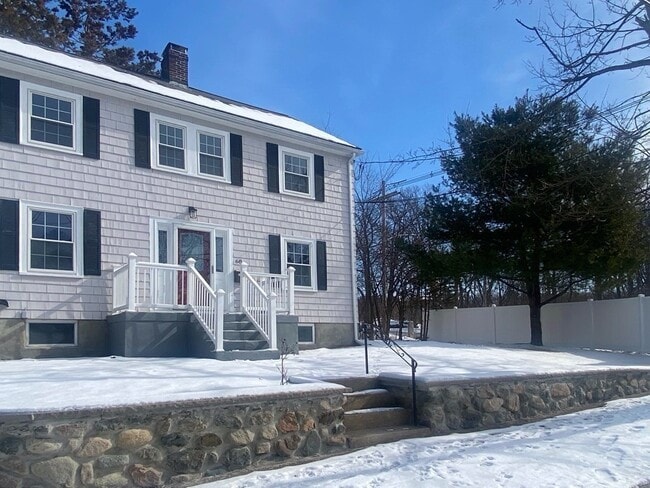 68 Pierrepont Rd in Newton, MA - Building Photo - Building Photo