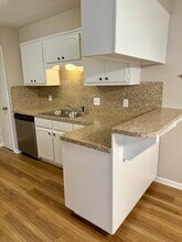 104 Milann St, Unit A in Victoria, TX - Foto de edificio - Building Photo