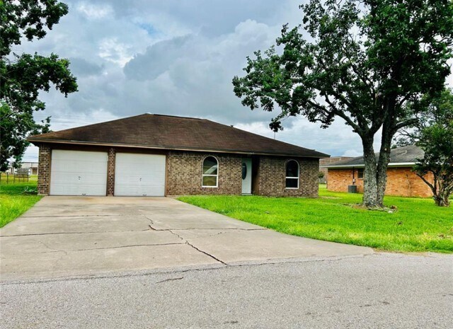1615 Junker St in Rosenberg, TX - Building Photo