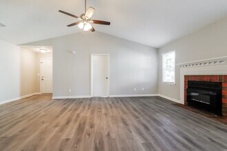 375 Springlake Dr in Lawrenceville, GA - Building Photo - Building Photo
