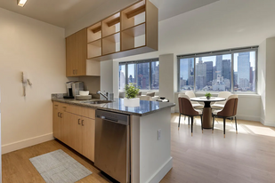 515 W 52nd St