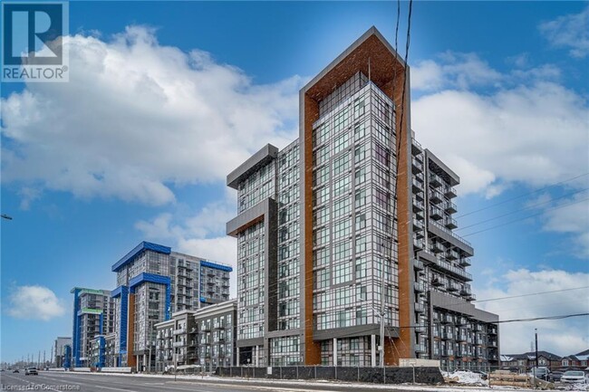 450 Dundas St E