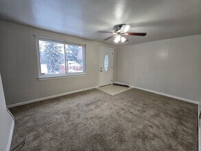 513 MacFarlane Dr in Pittsburgh, PA - Building Photo - Building Photo