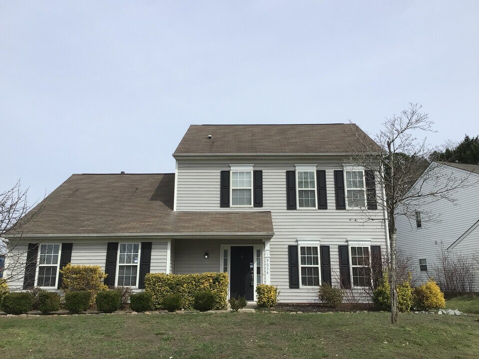 9634 Brookmere Ln in Charlotte, NC - Building Photo