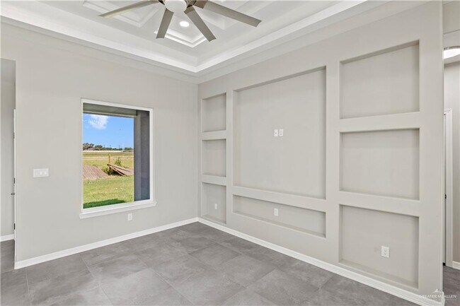7 N 37th St in McAllen, TX - Foto de edificio - Building Photo