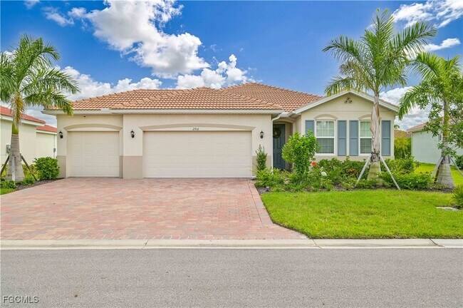 2916 Royal Gardens Ave in Ft. Myers, FL - Building Photo - Building Photo