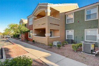 8101 W Flamingo Rd in Las Vegas, NV - Building Photo - Building Photo