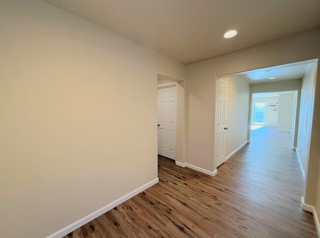 1330 Riverside Ct in Merced, CA - Building Photo - Building Photo