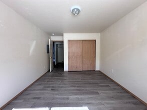 142 SE 160th Ave in Portland, OR - Building Photo - Building Photo