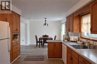 125 Henry St in Cambridge, ON - Building Photo - Building Photo