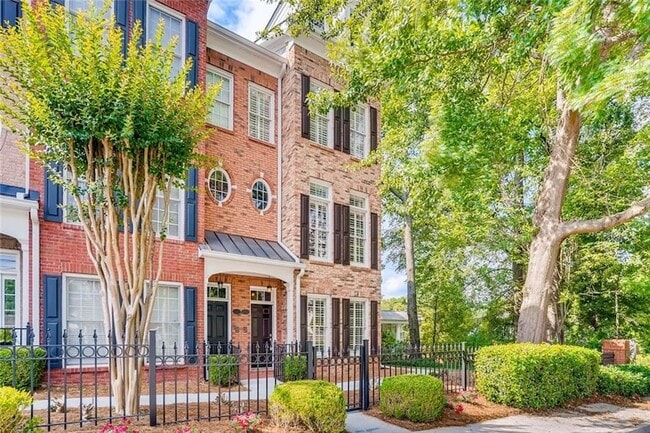 2585 Brookhaven Chase Ln NE in Atlanta, GA - Building Photo - Building Photo