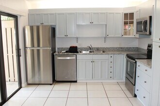 1112 11th Ct in Palm Beach Gardens, FL - Building Photo - Building Photo