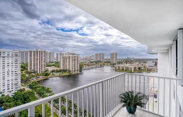 2801 NE 183rd St, Unit 2014W in Aventura, FL - Building Photo