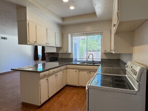 1621 Wagner Heights Rd in Stockton, CA - Building Photo - Building Photo