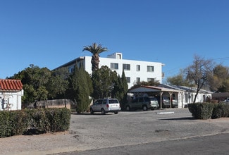 Catalina Village Apartments in Tucson, AZ - Foto de edificio - Building Photo