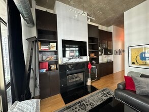 125 E 13th St, Unit 1501 in Chicago, IL - Foto de edificio - Building Photo