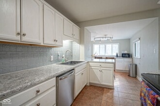 1005 Chevy Chase Ln in Indianapolis, IN - Building Photo - Building Photo