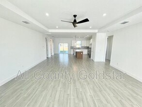 4661 Fairlane Dr in North Port, FL - Building Photo - Building Photo