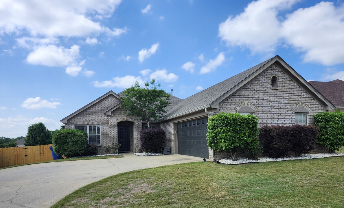 2018 Chancellor Ridge Rd in Prattville, AL - Building Photo