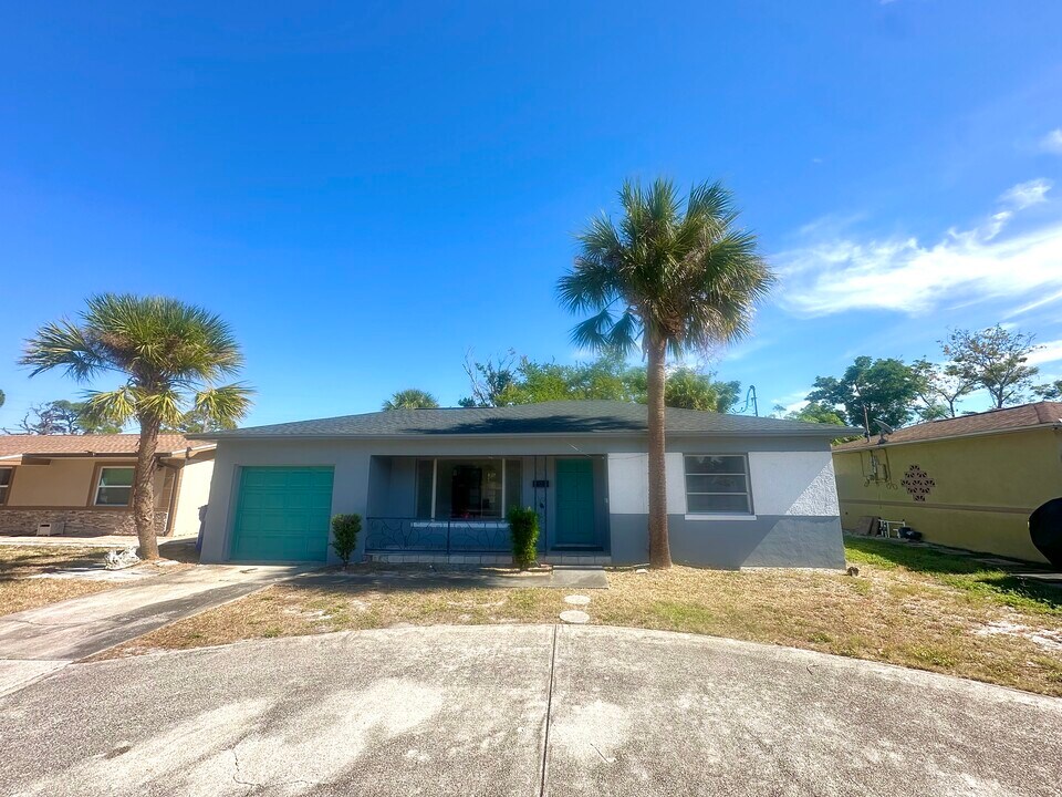 4824 Dr Martin Luther King Jr St S in St. Petersburg, FL - Foto de edificio