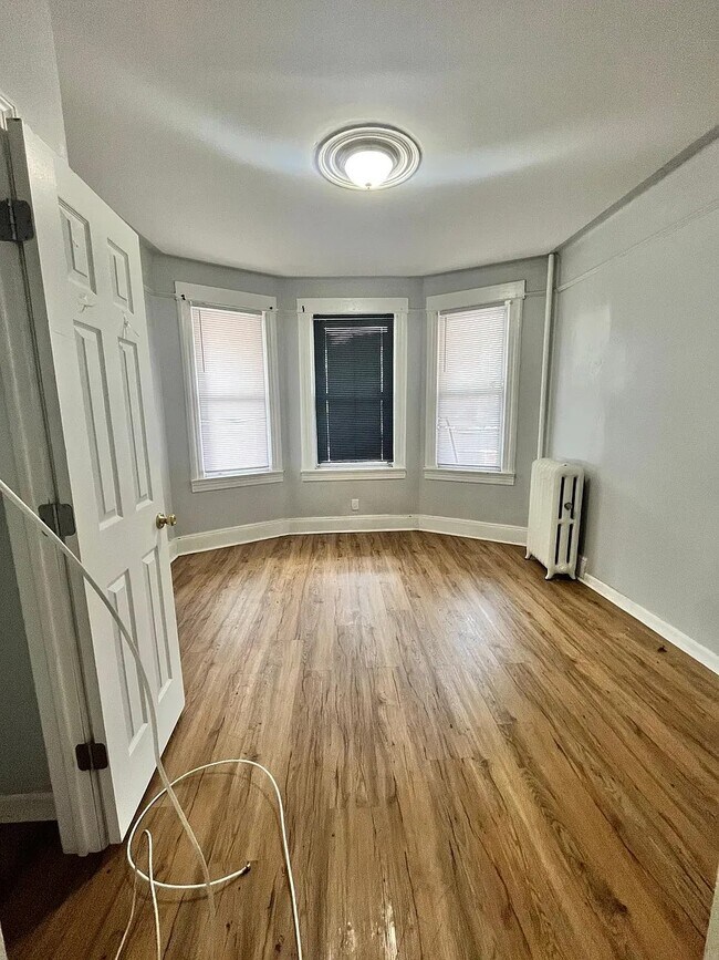119 Woodlawn Ave, Unit 1 in Jersey City, NJ - Building Photo - Building Photo