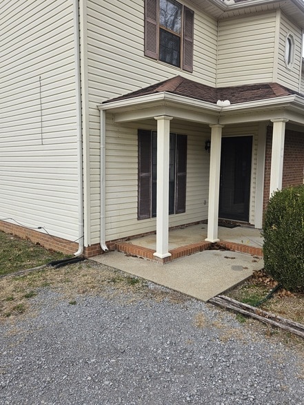 101 Mead Ave, Unit 103 in Smyrna, TN - Foto de edificio - Building Photo