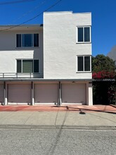 2303 Ivy Dr in Oakland, CA - Building Photo - Building Photo