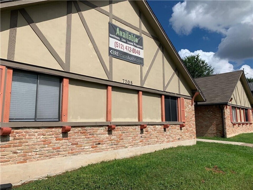 7208 Creekside Dr in Austin, TX - Building Photo