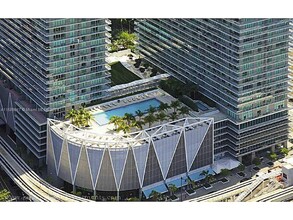 79 SW 12th St, Unit 1909-S in Miami, FL - Foto de edificio - Building Photo