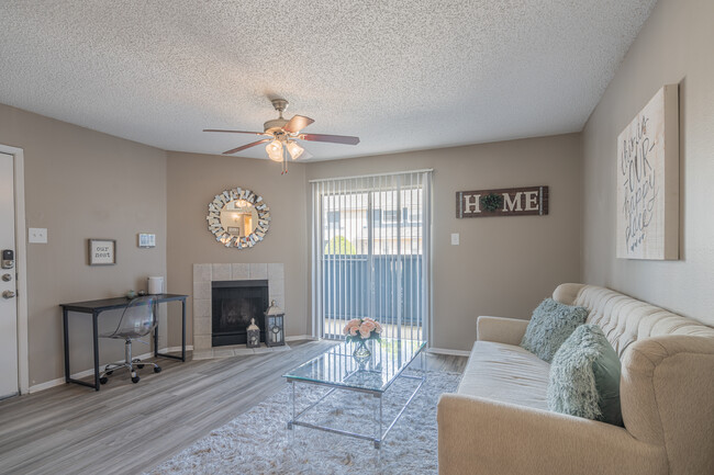 Century Park Apartments in Houston, TX - Building Photo - Interior Photo