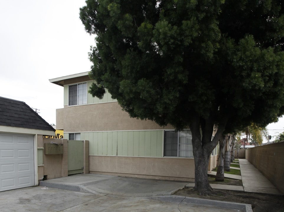 6062 Fullerton Ave in Buena Park, CA - Foto de edificio