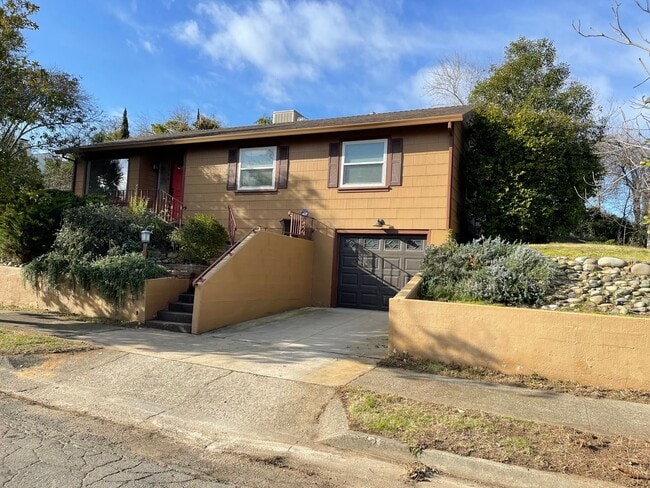 property at 1706 Magnolia Ave