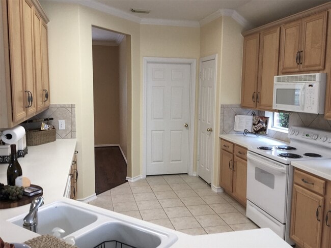 property at 114 N Queenscliff Cir